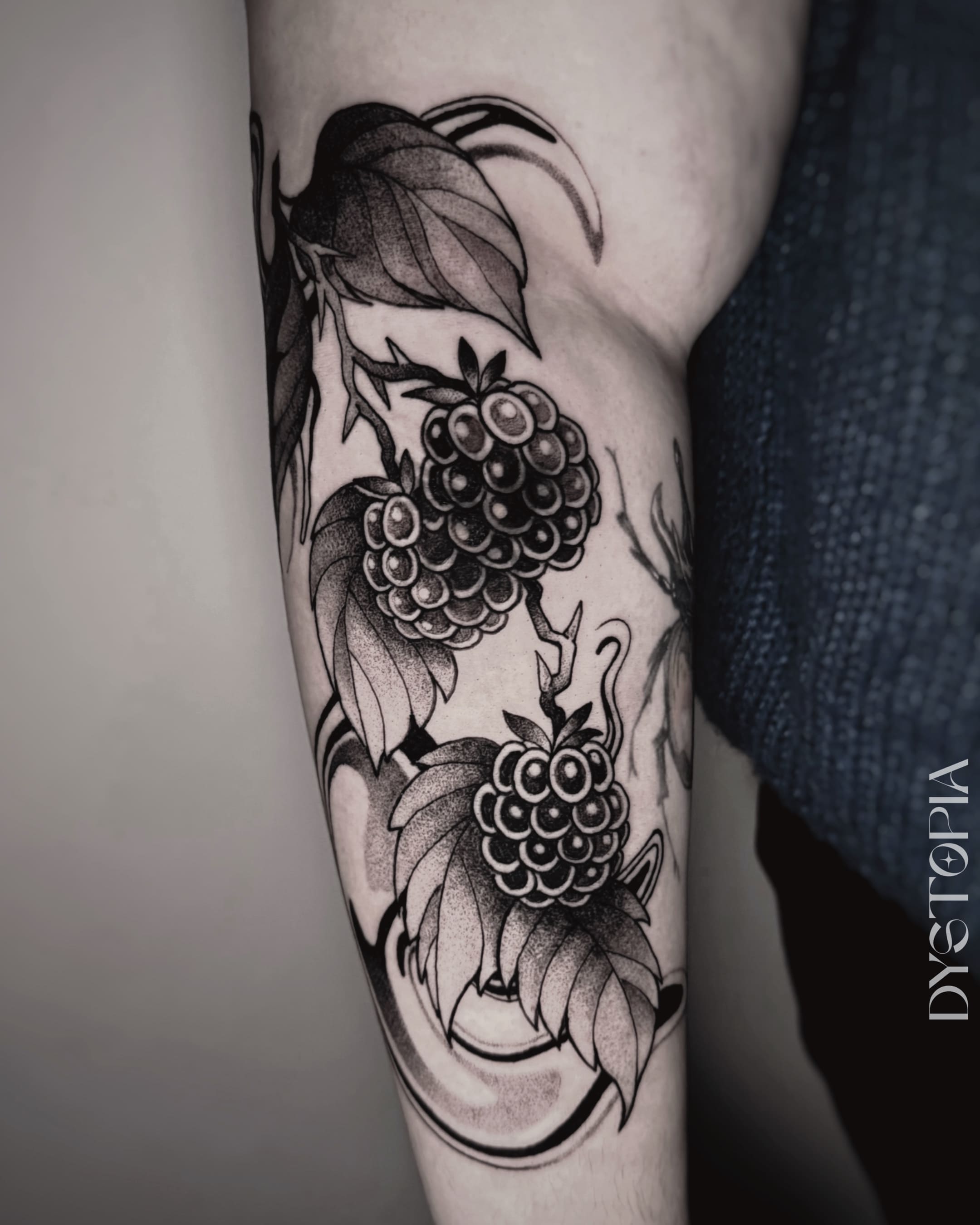Tatouage réalisé par Dystopia Tattoo à Metz