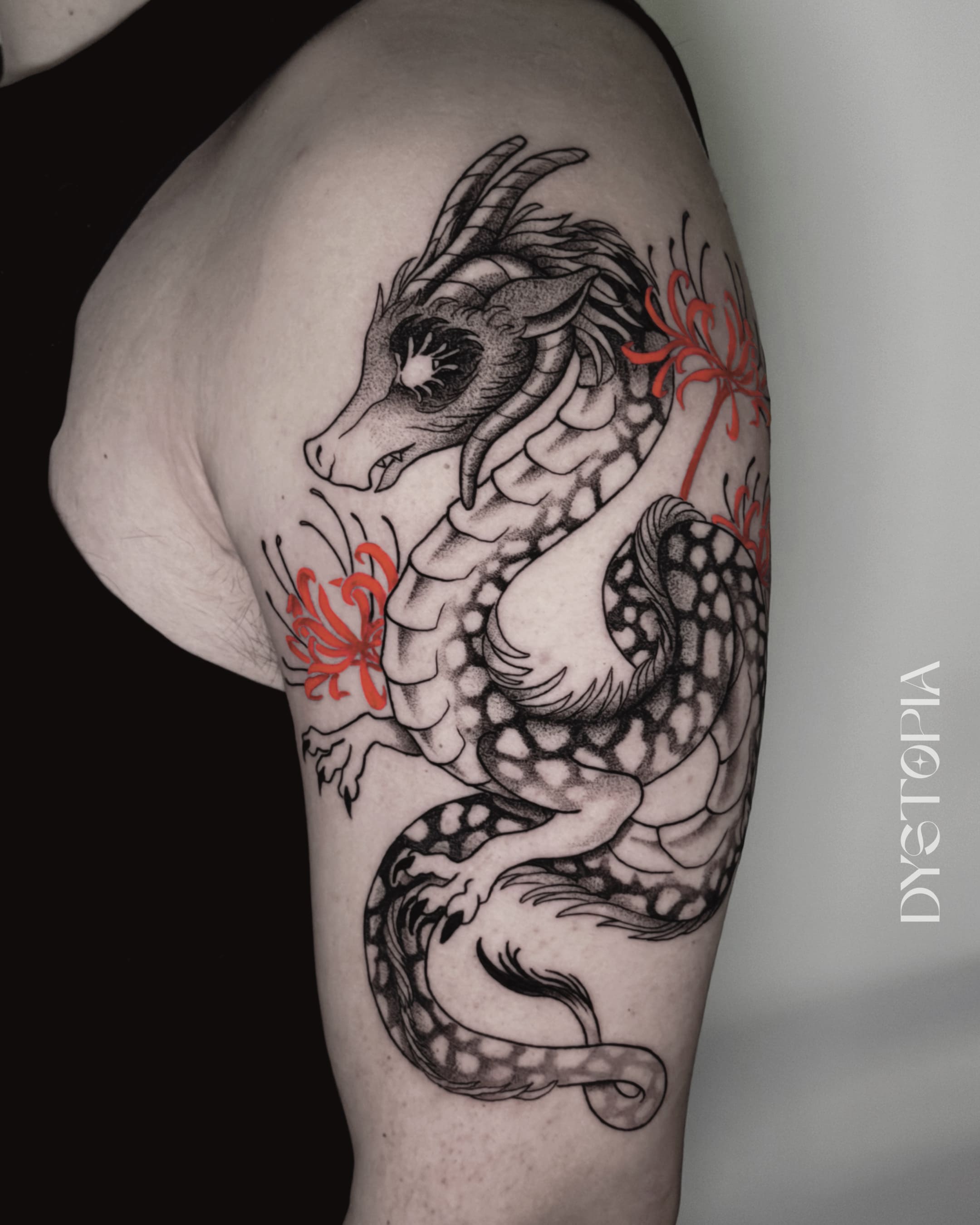 Tatouage réalisé par Dystopia Tattoo à Metz