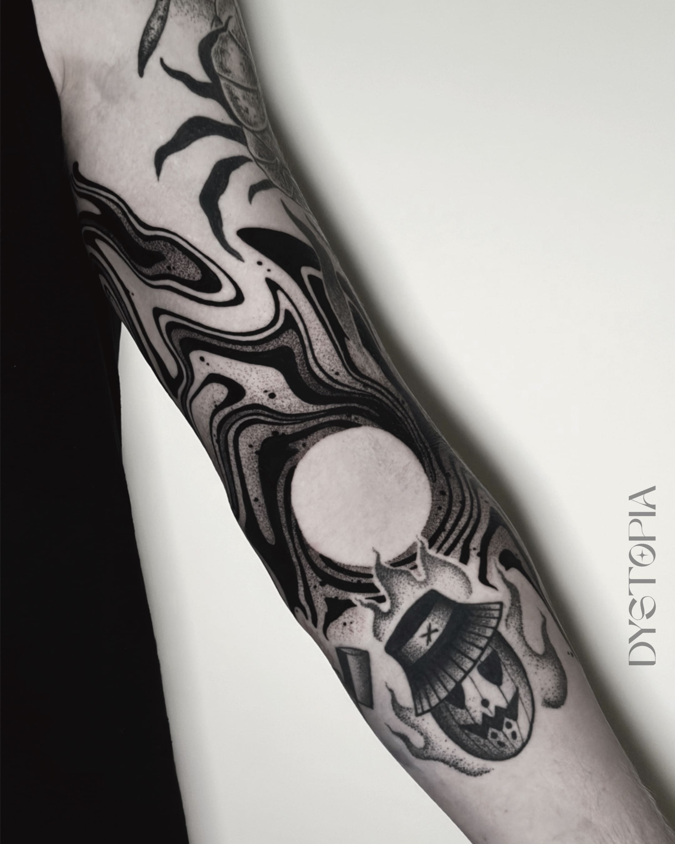 Tatouage réalisé par Dystopia Tattoo à Metz