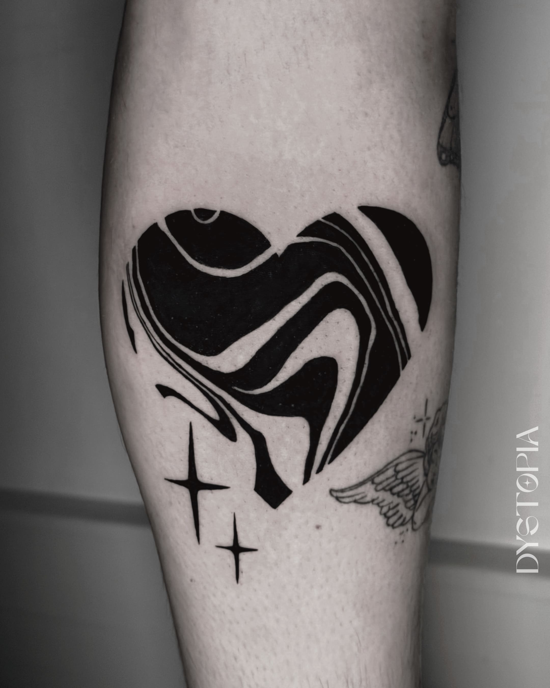 Tatouage réalisé par Dystopia Tattoo à Metz
