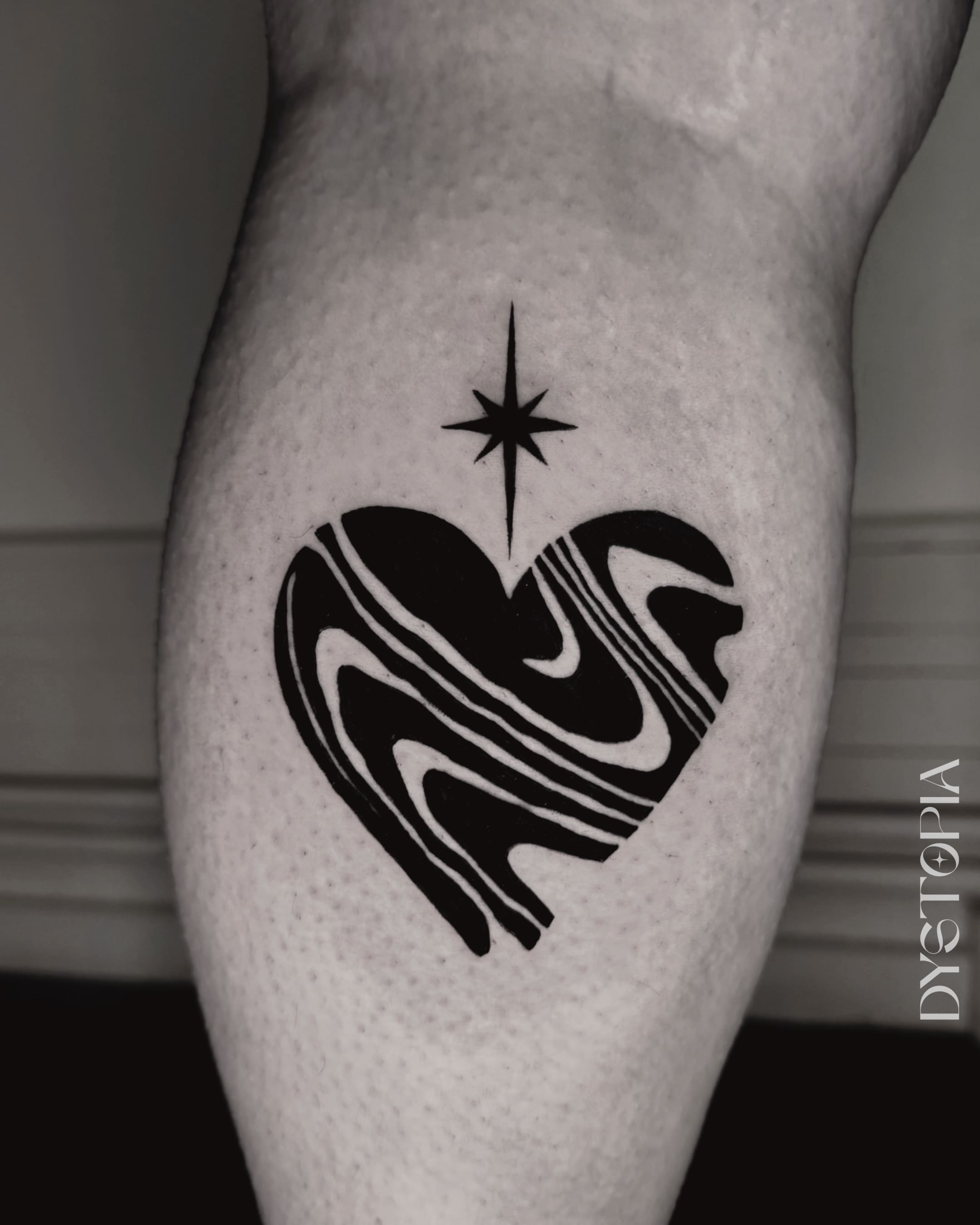 Tatouage réalisé par Dystopia Tattoo à Metz
