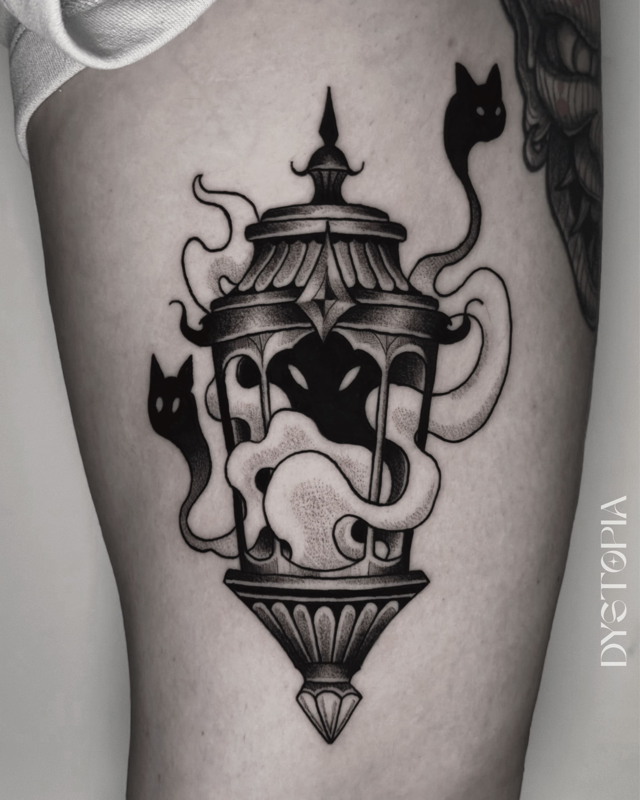 Tatouage réalisé par Dystopia Tattoo à Metz