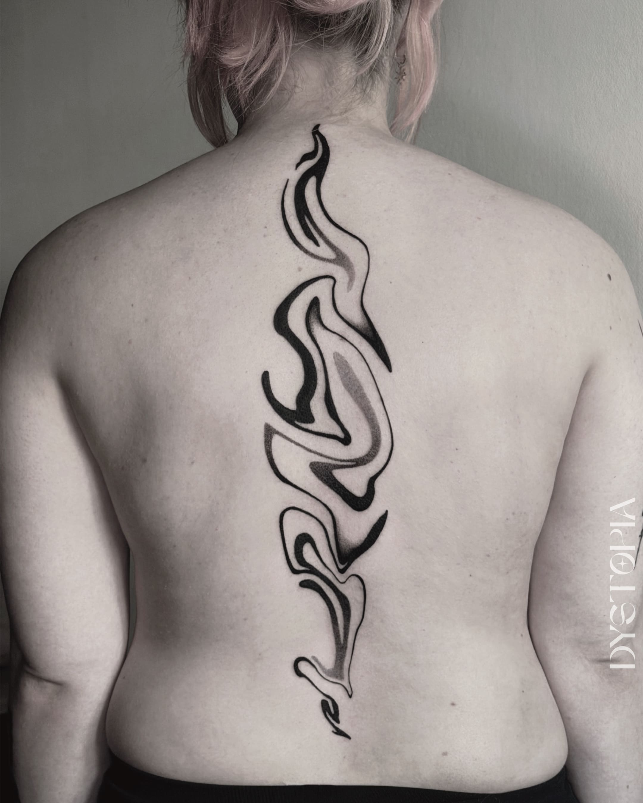 Tatouage réalisé par Dystopia Tattoo à Metz